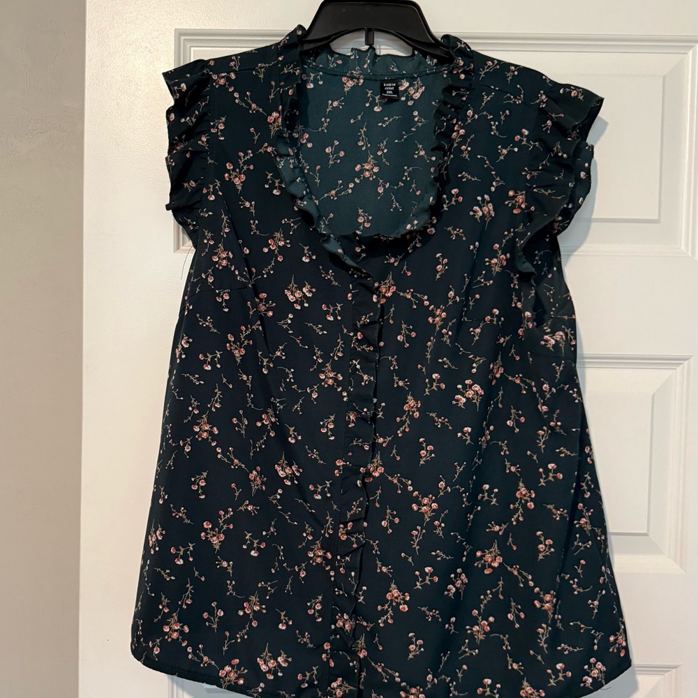 SHEIN Dark green Floral Ruffle Sleeve Blouse